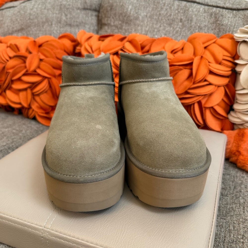 ❣️🆕 UGG® Classic Ultra Mini Platform Boots in Antilope Suede Shade❣️ - Picture 2 of 9